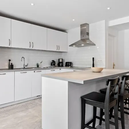 דירה Modern Flat In Ref M24 מארבלה